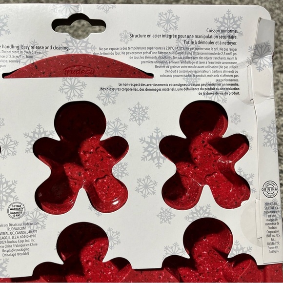 NIP Trudeau Silicone Holiday Gingerbread Man Woman Cupcake Pan 12"x10" Red, New - Picture 4 of 4